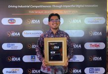 JNE Raih Penghargaan di Indonesia Digital Innovation Awards 2026 Kurnia Nugraha selaku Media Communication Department Head JNE menerima penghargaan dalam ajang Indonesia Digital Innovation Awards (IDIA) 2026