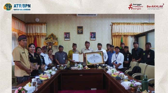 KANTOR PERTANAHAN KABUPATEN JEMBRANA RAIH PENGHARGAAN DARI KEMENTERIAN AGAMA REPUBLIK INDONESIA