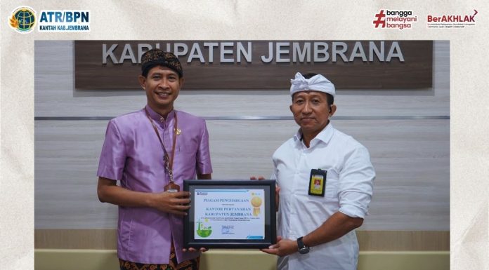 KANTOR PERTANAHAN KABUPATEN JEMBRANA RAIH PENGHARGAAN DARI PLN UPT BALI ATAS DUKUNGAN SERTIFIKASI ASET TANAH TAHUN 2025