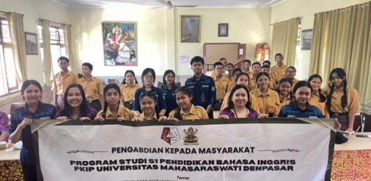 Prodi S1 Pendidikan Bahasa Inggris Unmas Denpasar Kenalkan Padlet untuk Dukung Deep Learning di SMP Negeri 9 Denpasar