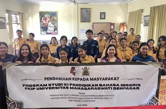 Prodi S1 Pendidikan Bahasa Inggris Unmas Denpasar Kenalkan Padlet untuk Dukung Deep Learning di SMP Negeri 9 Denpasar