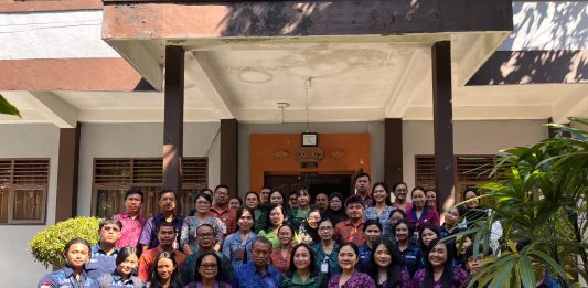 Prodi Pendidikan Bahasa Inggris UNMAS Denpasar Gelar Workshop Deep Learning Berbasis Kearifan Lokal Bali di SMPN 9 Denpasar