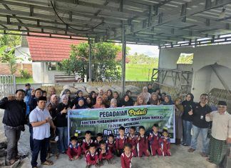 Pegadaian Praya Salurkan Bantuan Material Pembangunan Ruang Kelas dan Edukasi Investasi Emas