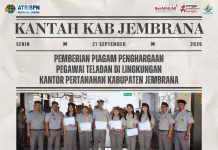 Kantor Pertanahan Kabupaten Jembrana Serahkan Piagam Penghargaan kepada Pegawai Teladan
