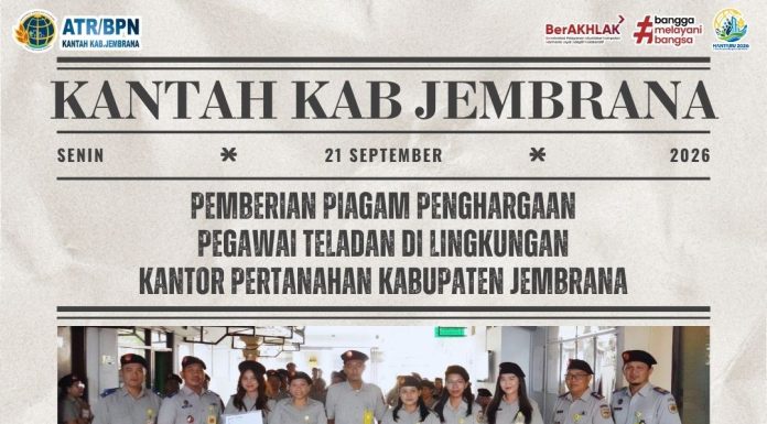 Kantor Pertanahan Kabupaten Jembrana Serahkan Piagam Penghargaan kepada Pegawai Teladan