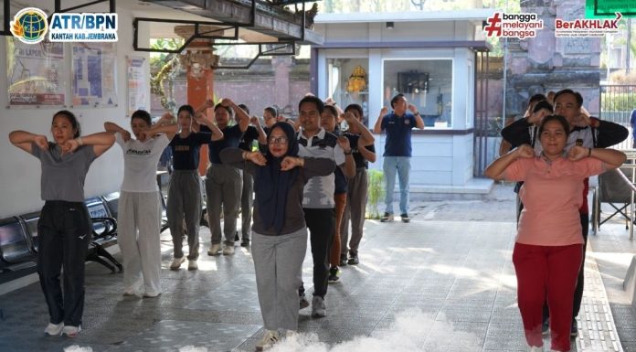 Senam Sehat Jumat Pagi, Kantor Pertanahan Kabupaten Jembrana Jaga Kebugaran dan Semangat Pelayanan